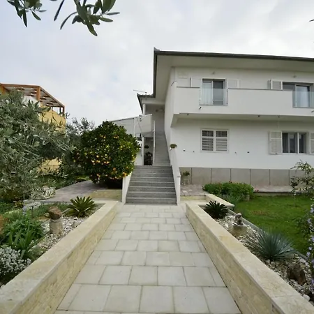 With Parking Space - 5833 Apartamento *